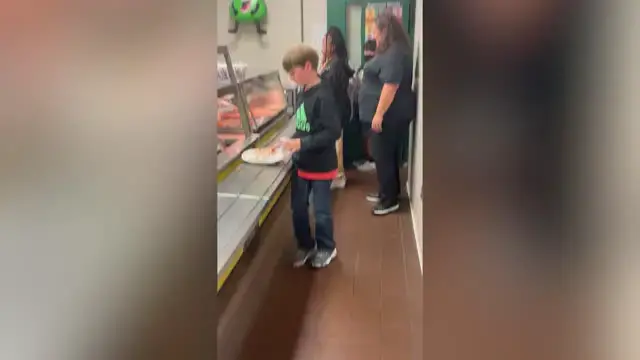 Video thumbnail for School Children Order Lunch In ASL For Cafeteria Worker Who Is Deaf | Happily TV