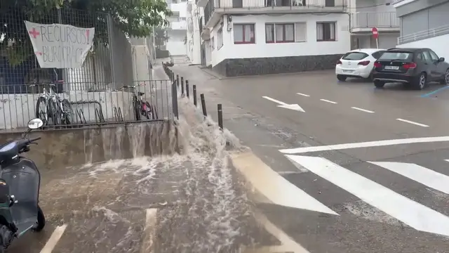 Video thumbnail for Spain: Torrential Rain Causes Flooding in Catalonia, Leaving Two Dead 12.