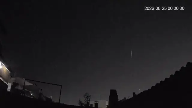 Video thumbnail for Spain: Massive Fireball Explodes Over Catalonia Night Sky In Brilliant Mid Air Fragmentation.
