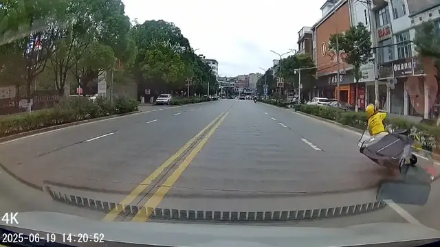Video thumbnail for Electric Motorcycle Crash After Canopy Flies Off in China