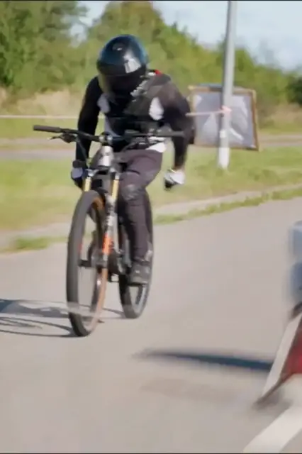 Video thumbnail for Fastest cycling speed (no hands)  119.84 km/h (74.46 mph) by Marcin Nowak