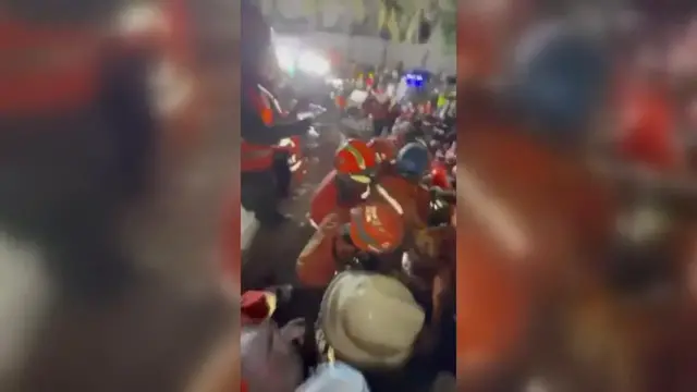 Video thumbnail for Venezuela: Man rescued alive after 106 hours under Venezuela quake rubble.