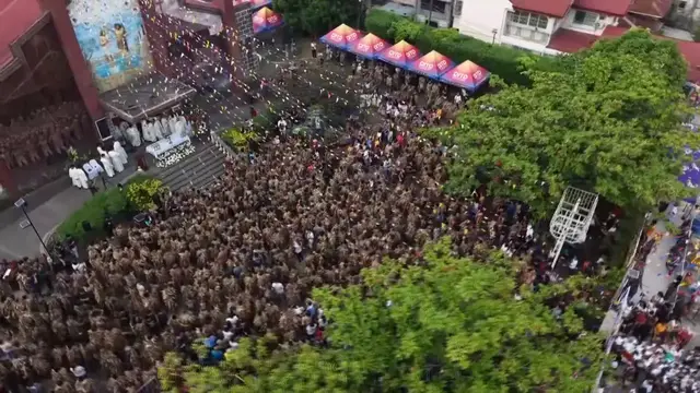 Video thumbnail for Philippines: Hundreds of Catholics celebrate annual ‘Mud People’ festival in the Philippines.