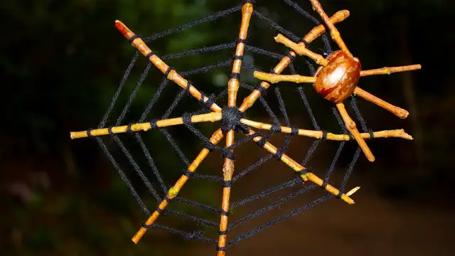 Video thumbnail for How to make spider craft