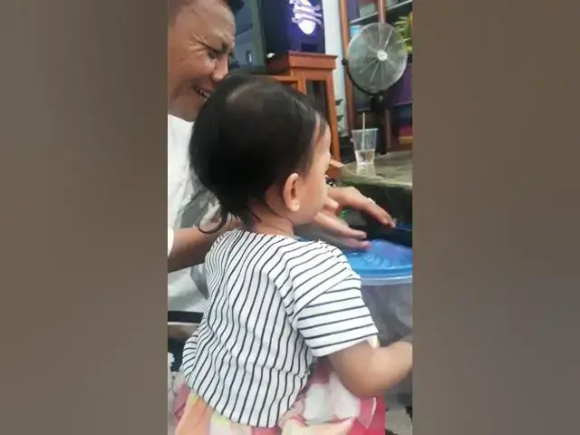 Video thumbnail for Video Lucu. Menikmati Suasana Santai. Meghan Audrey.