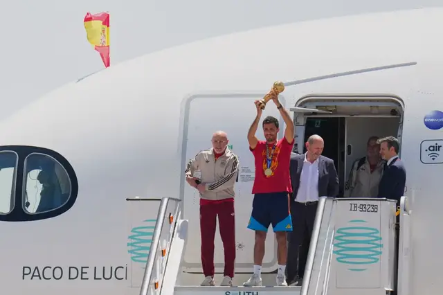 Video thumbnail for Spain team arrives home after winning the World Cup
