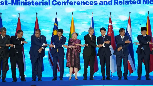 Video thumbnail for Philippine Foreign Secretary says ASEAN must work together