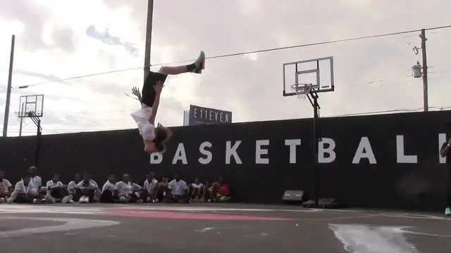 'Video thumbnail for Isaiah and Luis Crazy Dunk Show!!'