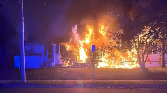 Video thumbnail for Firefighters battle early morning building fire in Somerville