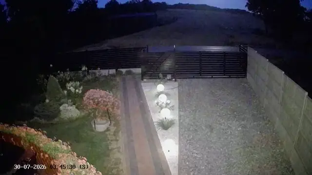 Video thumbnail for Security camera shows ‘Russian missile’ exploding in Poland