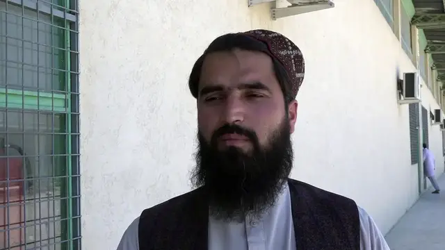 Video thumbnail for Afghanistan: Needles, leather, hope: Kabul workshop gives recovering drug addicts second shot at life.