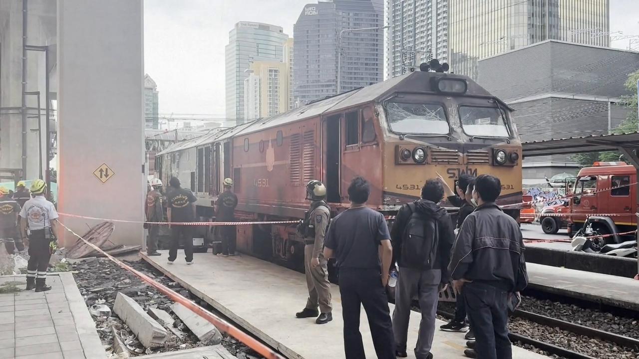 Video thumbnail for Thailand: At least 8 dead in train-bus collision in Bangkok.