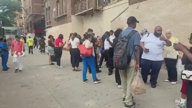 Video thumbnail for Man slashed in the face aboard Bx2 bus in Concourse Village
