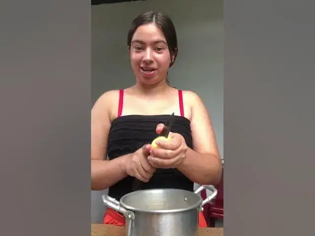 Video thumbnail for Cómo hacer un puré de papa 😋🤣 #viral #arianagatita #cocinando parte #1