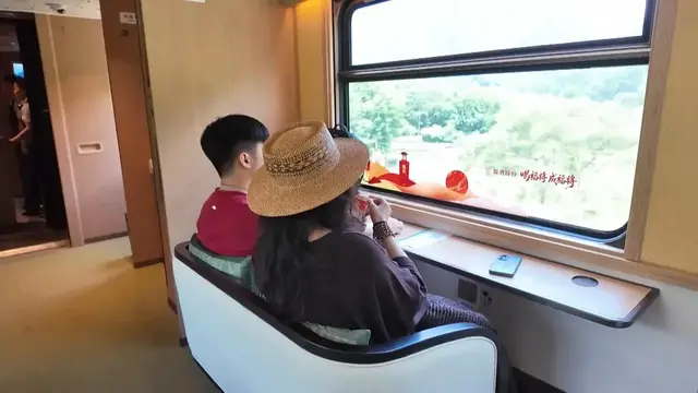 Video thumbnail for China: Sightseeing trains drive tourism growth across China.