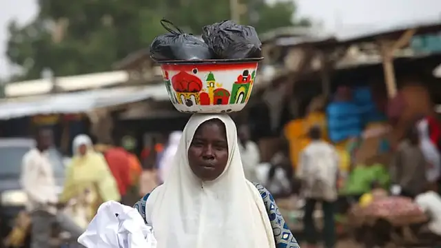 Video thumbnail for Niamey cracks down on plastic pollution with ban on carrier bags