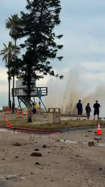 Video thumbnail for Hurricane Rachel Surf Floods the Streets of Laguna Beach