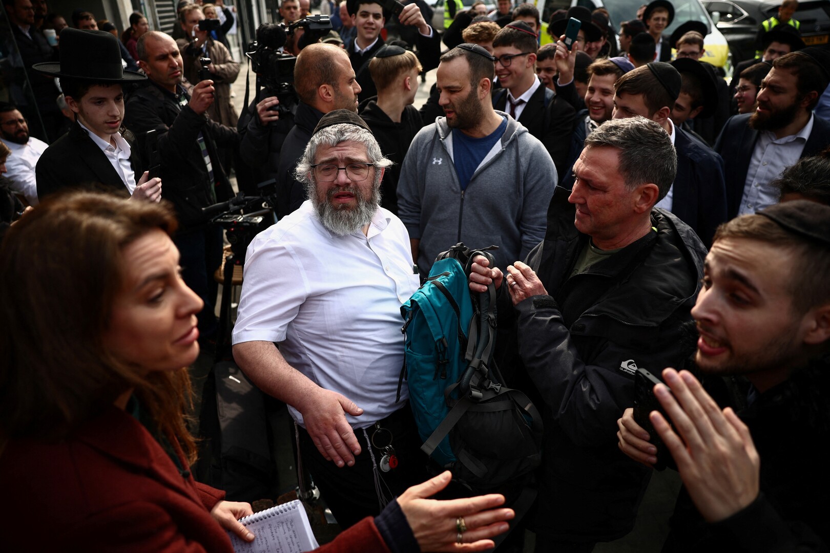 Video thumbnail for Off-duty London police officer filmed ‘intimidating’ Al Jazeera journalists