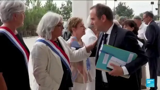 Video thumbnail for French PM announces support for fire-damaged villages after jeers from residents
