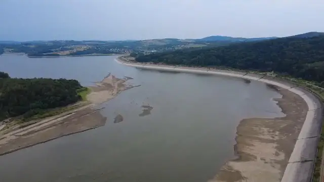 Video thumbnail for Poland: Record summer heatwave drains waterways in southern Poland.