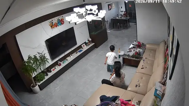 Video thumbnail for Child Frightened as TV Suddenly Turns Off with Static Noise in Shandong