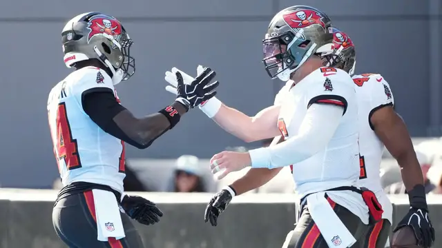 Video thumbnail for Tampa Bay's 40-Point Rout Upends the NFC South Race