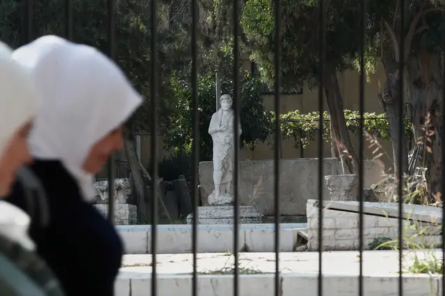 Video thumbnail for Roman-era statues stolen from Damascus museum
