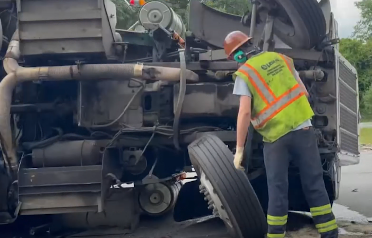 Video thumbnail for Two tractor-trailers crash on I-84 leaving debris, major backups in Southeast