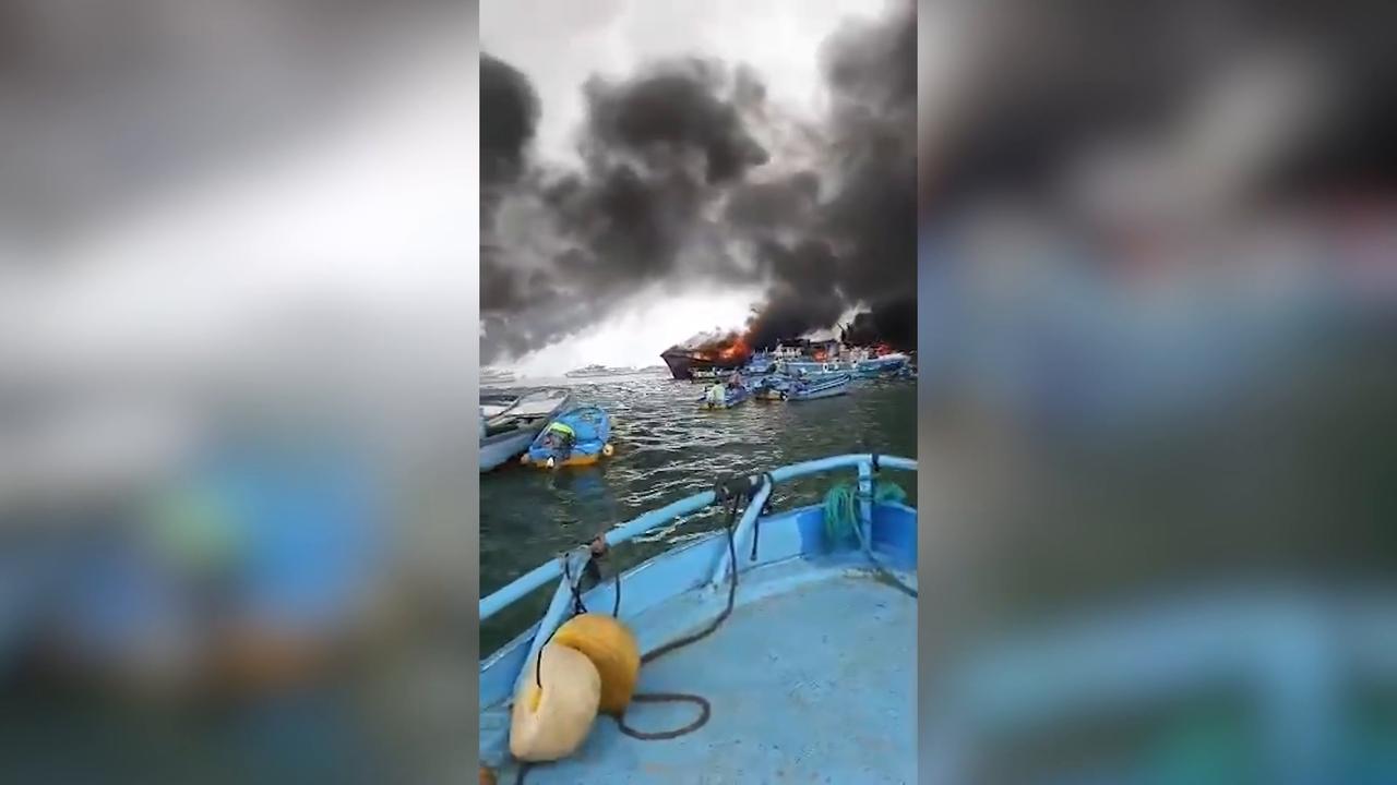 Video thumbnail for Ecuador: Fire damages 35 boats at Ecuador port, injures two.