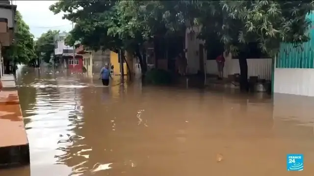 Video thumbnail for Two dead in Mexico as hurricane Erick moves on from its coast