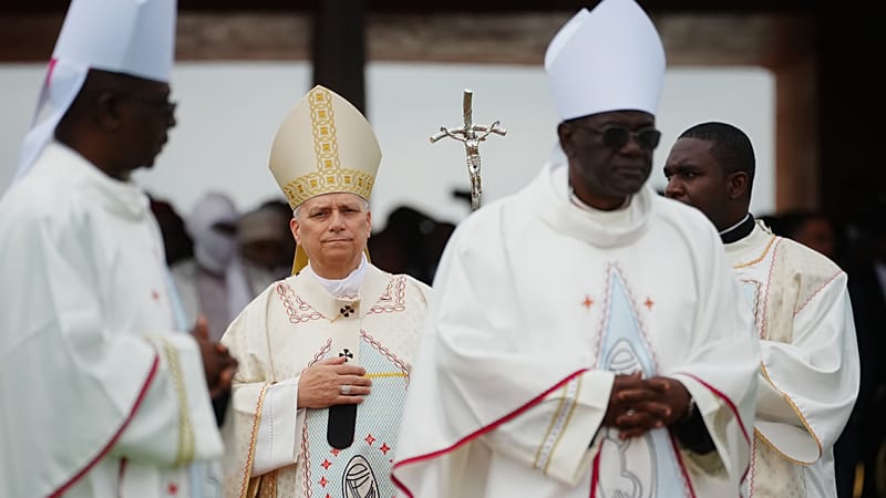 Video thumbnail for Pope urges youth to stay and fight corruption during Cameroon visit