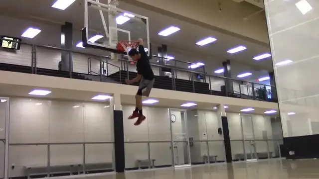 'Video thumbnail for UCF Dunk Session :: 360 Off The Side :: Scorpion Dunk Ft. David and Steven'