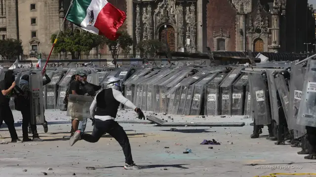 Video thumbnail for Clashes in Mexico City as ‘Gen Z’ protests leave 120 injured, 20 arrests
