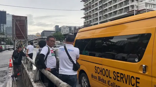 Video thumbnail for Philippines: Thousands block major roads in Metro Manila during anti-government protest.