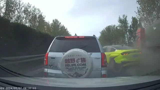 Video thumbnail for Dashcam Catches Shocking Crash in Anhui