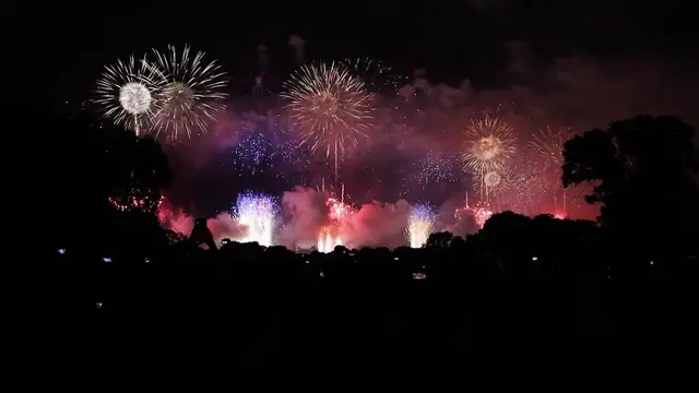 Video thumbnail for US: Fireworks display held in Washington to mark US 250th anniversary.
