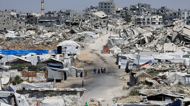 Video thumbnail for Families in Gaza search for missing loved ones as years of war leave questions unanswered