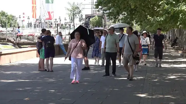 Video thumbnail for North Macedonia: Skopje residents try cooling off in parks and Vardar River as temperatures hit 38 degrees.