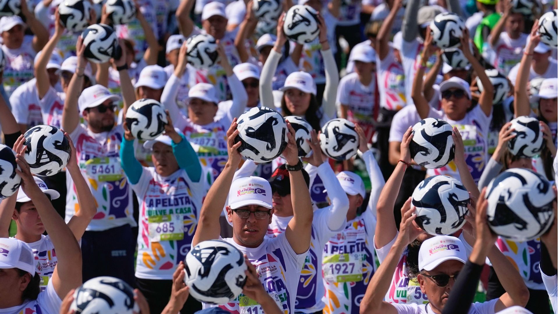 Video thumbnail for Mexico breaks football world record as World Cup excitement builds