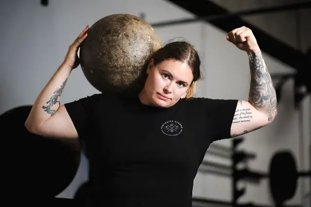 'Video thumbnail for She can lift Atlas stones!'