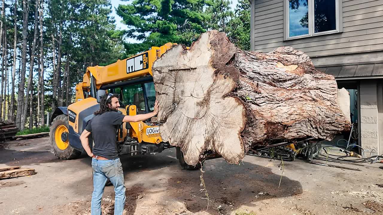 Video thumbnail for Matthew Cremona: sawing a massive tree slab for a beautiful wood grain coffee table