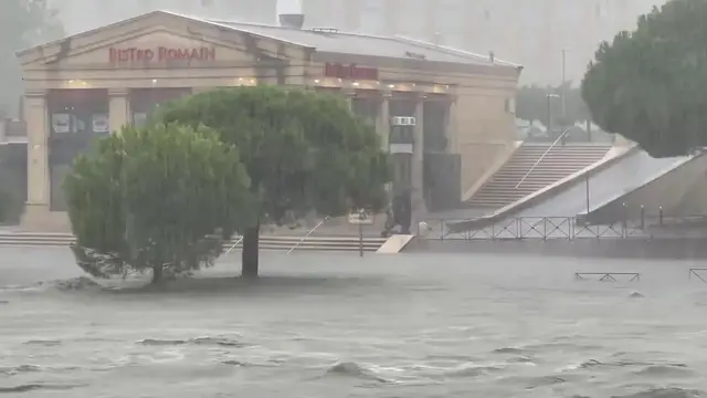 Video thumbnail for France: Torrential Rain Floods Montpellier, Halts Trams and Buses 4.
