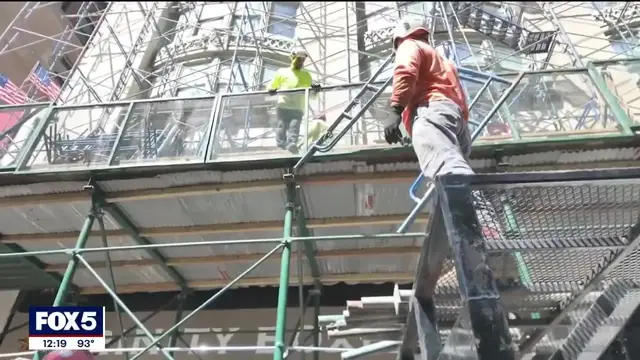 Video thumbnail for New Yorkers working in the extreme heat