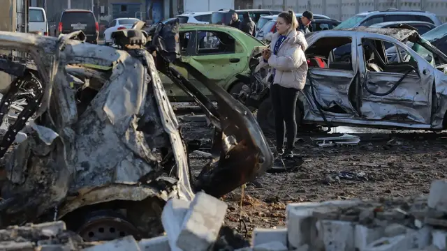 Video thumbnail for Russia-Ukraine war: Strikes continue as US peace plan discussed