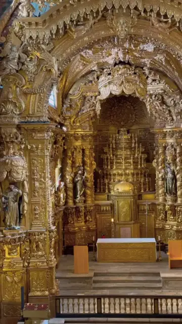 Video thumbnail for Golden Splendor inside Santa Clara Church in Porto