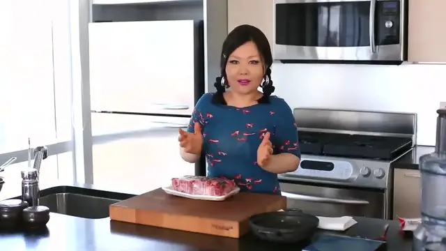 'Video thumbnail for Minced, Seasoned, & Grilled Beef Ribs (Tteokgalbi ; 떡갈비) (720p 30fps)'