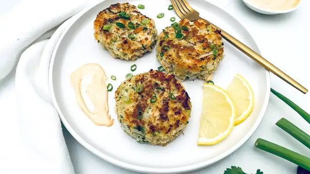 'Video thumbnail for Pan-Fried Tuna Patties With Sriracha Mayo Recipe'