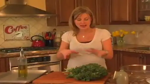 Video thumbnail for Clean Eating Kale Chips Recipe(360P)