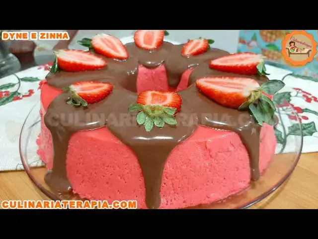 Video thumbnail for PUDIM MOUSSE DE MORANGO SEM FORNO E SEM OVOS COM COBERTURA CREMOSA DE CHOCOLATE