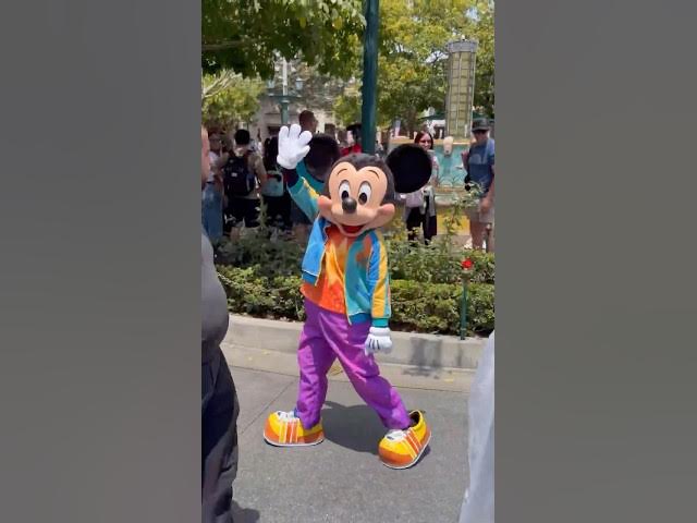 Video thumbnail for Mickey Mouse!